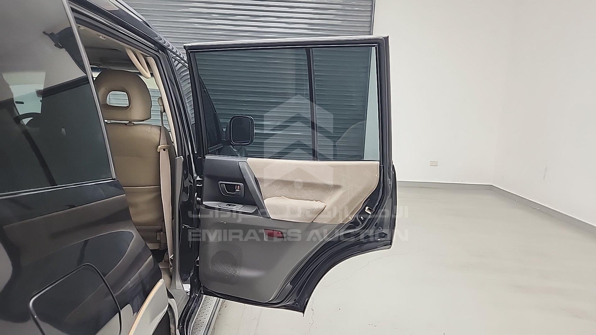 2002 MITSUBISHI PAJERO VIN: JMYLRV73W2J701499