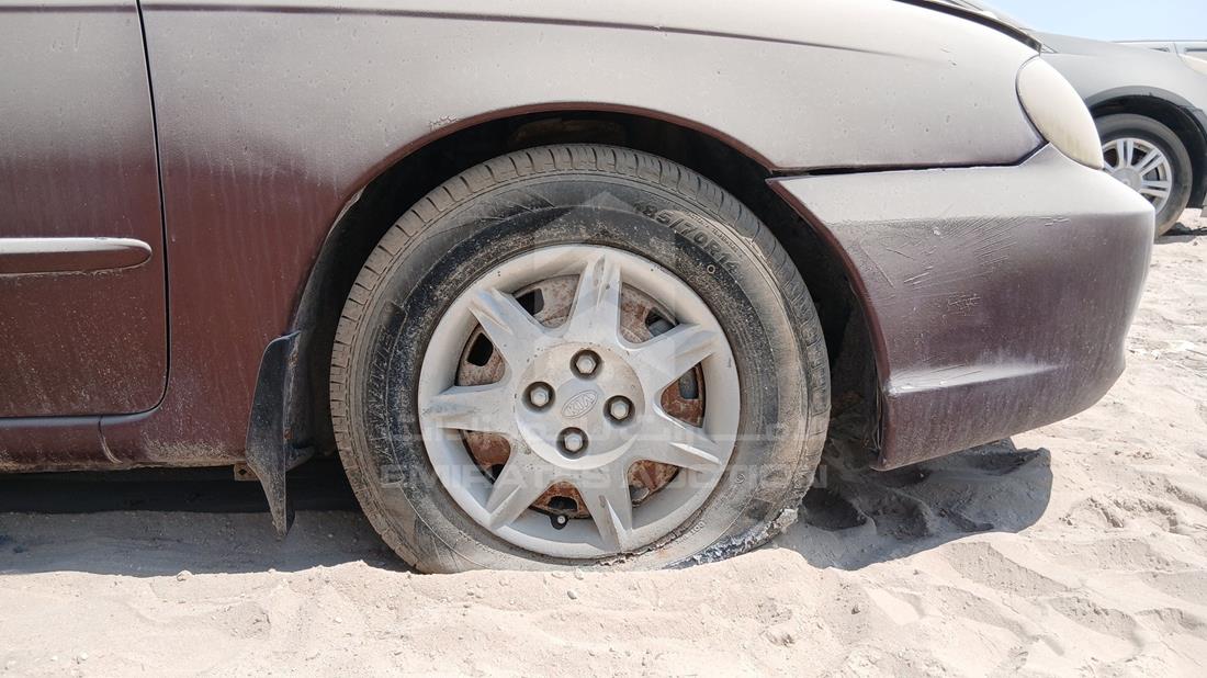2002 Kia Sephia — Front Right Tyre — Photo 30