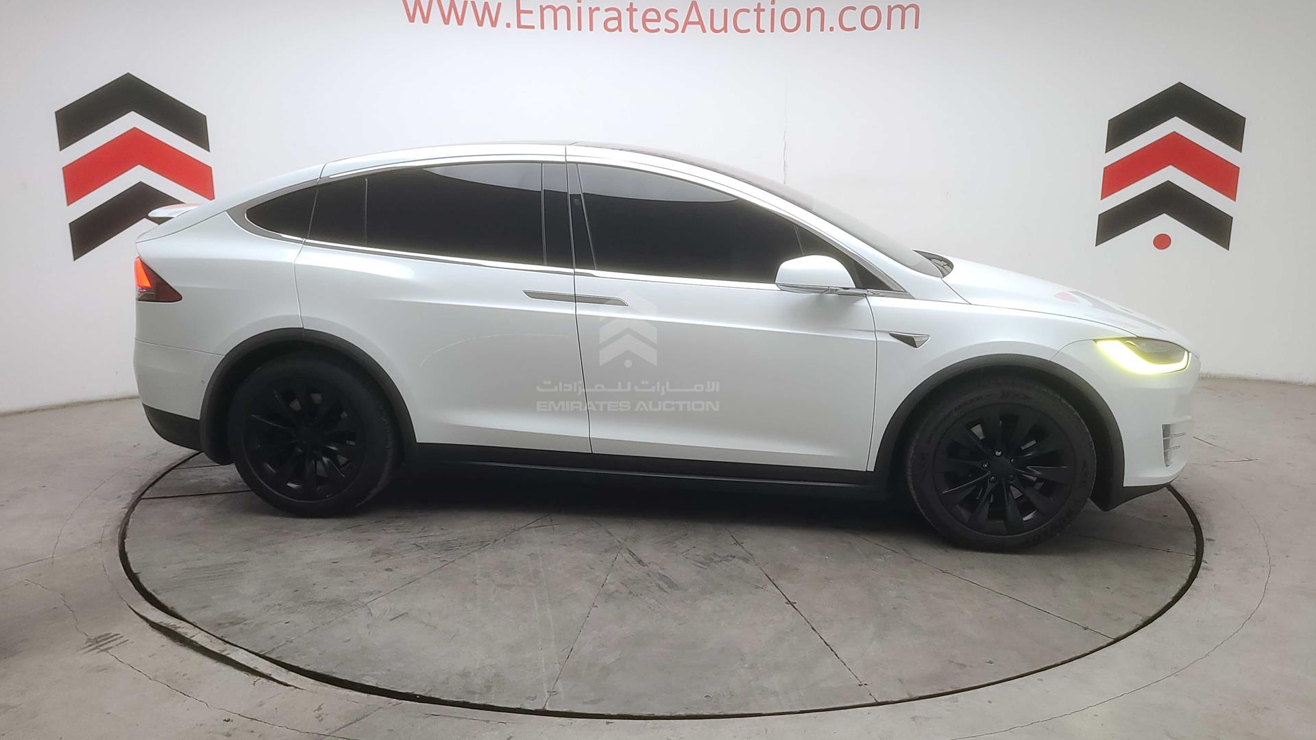 2018 TESLA MODEL X VIN: 5YJXCCE27JF116185
