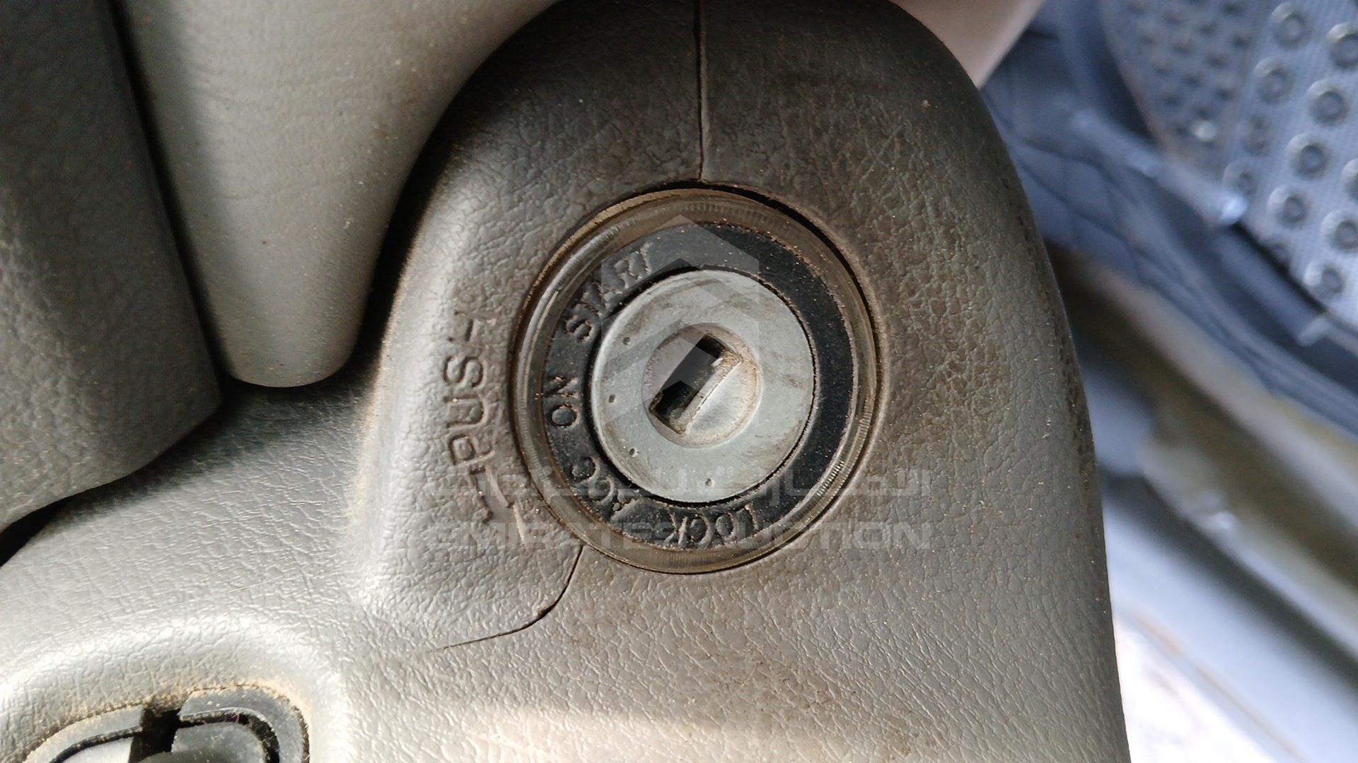2005 TOYOTA CAMRY VIN: 4T1BE32KX5U595817