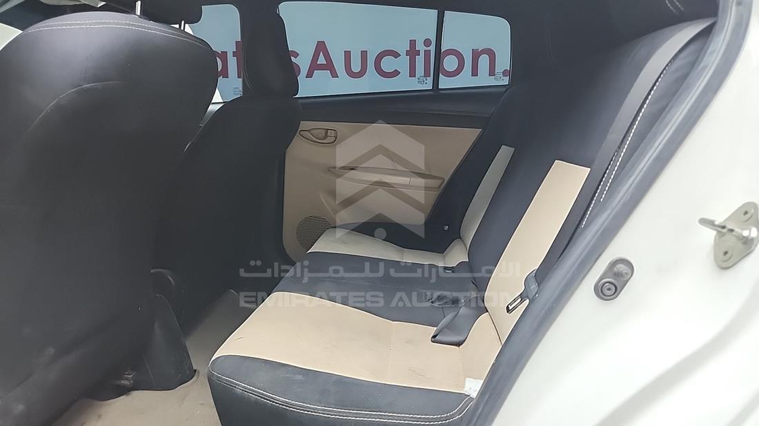 تويوتا ياريس 2016 — زاوية الراكب الخلفي اليسرى — صورة 19