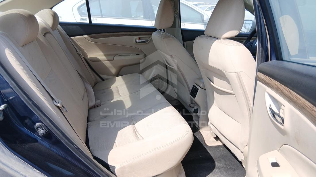 سوزوكي سياز 2023 — زاوية الراكب الخلفي اليمنى — صورة 24