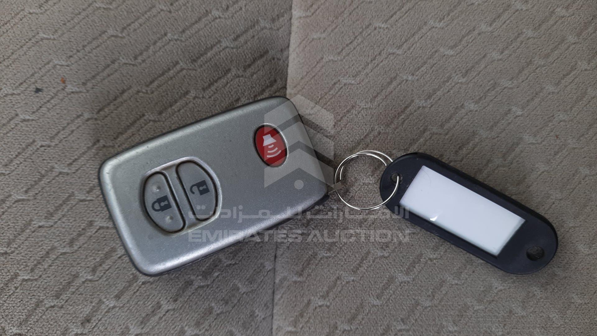 2008 TOYOTA LAND CRUISER VIN: JTMHT05J984014687