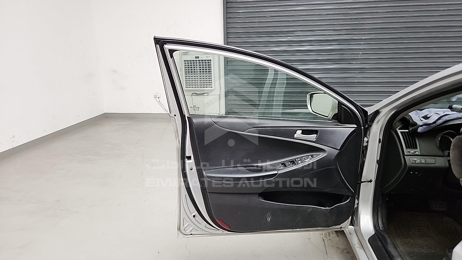 2012 HYUNDAI SONATA VIN: KMHEC41LBCA417898