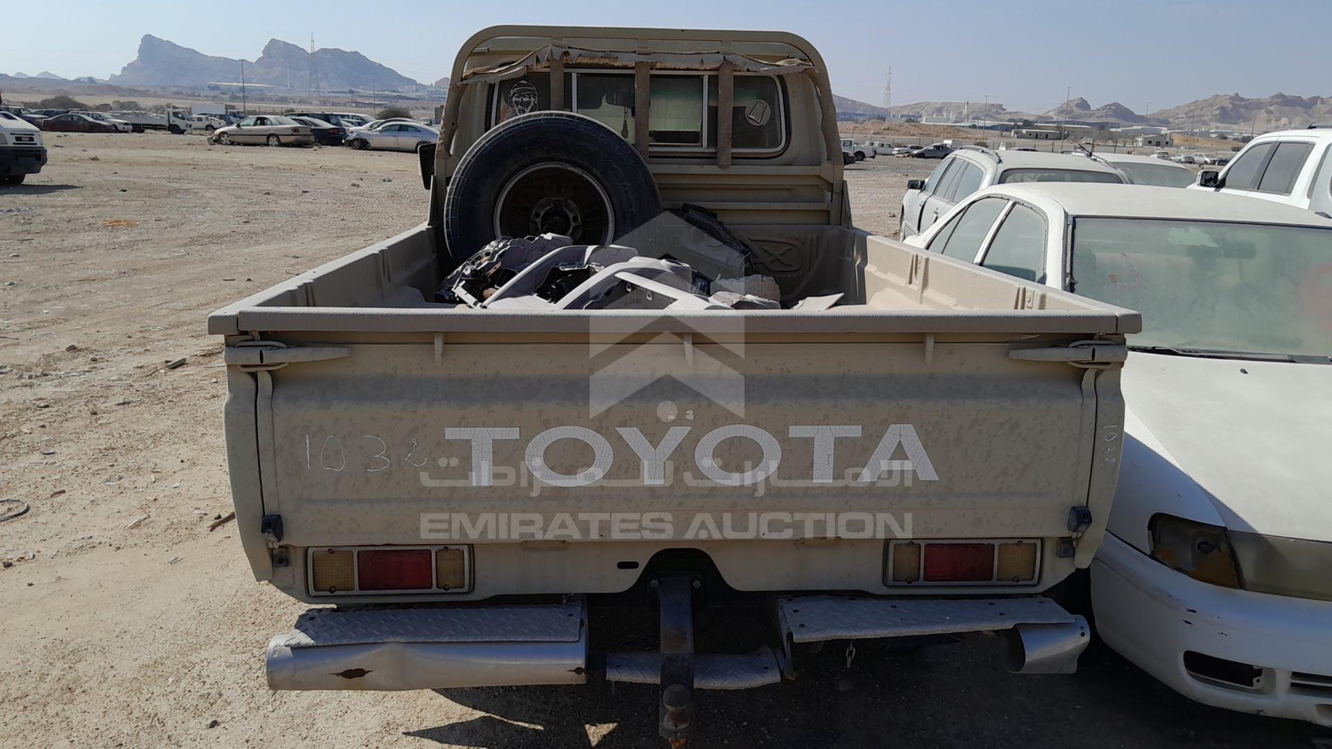 2010 TOYOTA LAND CRUISER VIN: JTFLU73J8A4507289