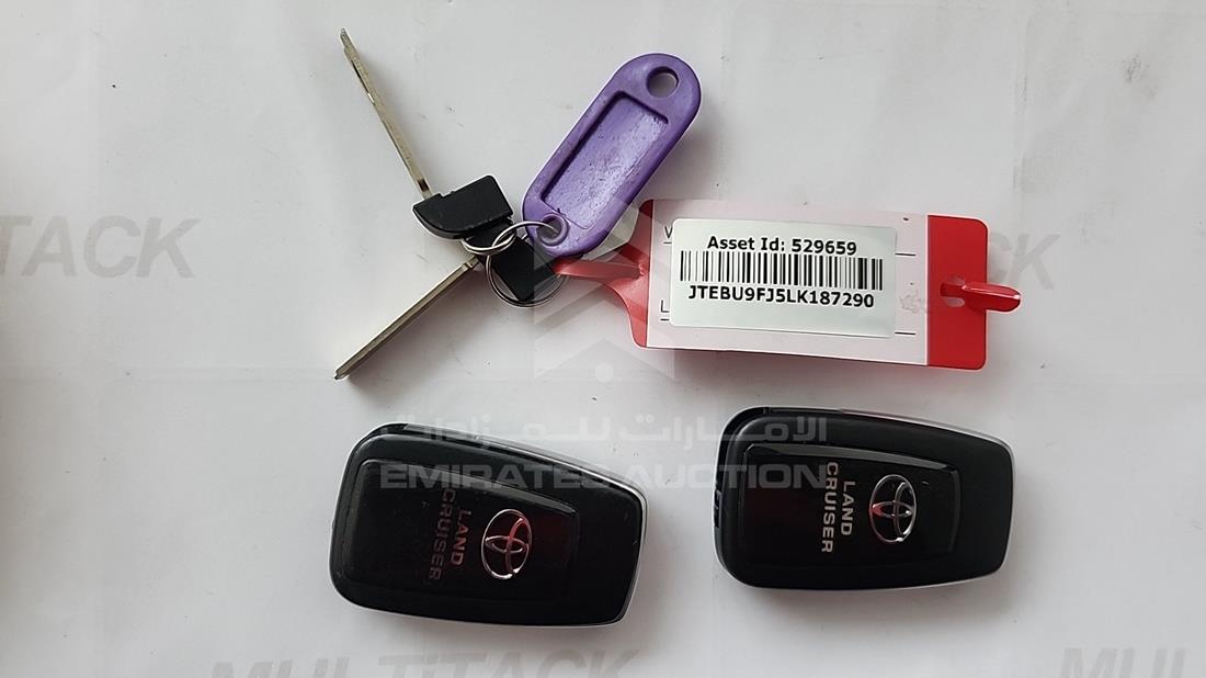 2020 Toyota Prado — Keys — Photo 5