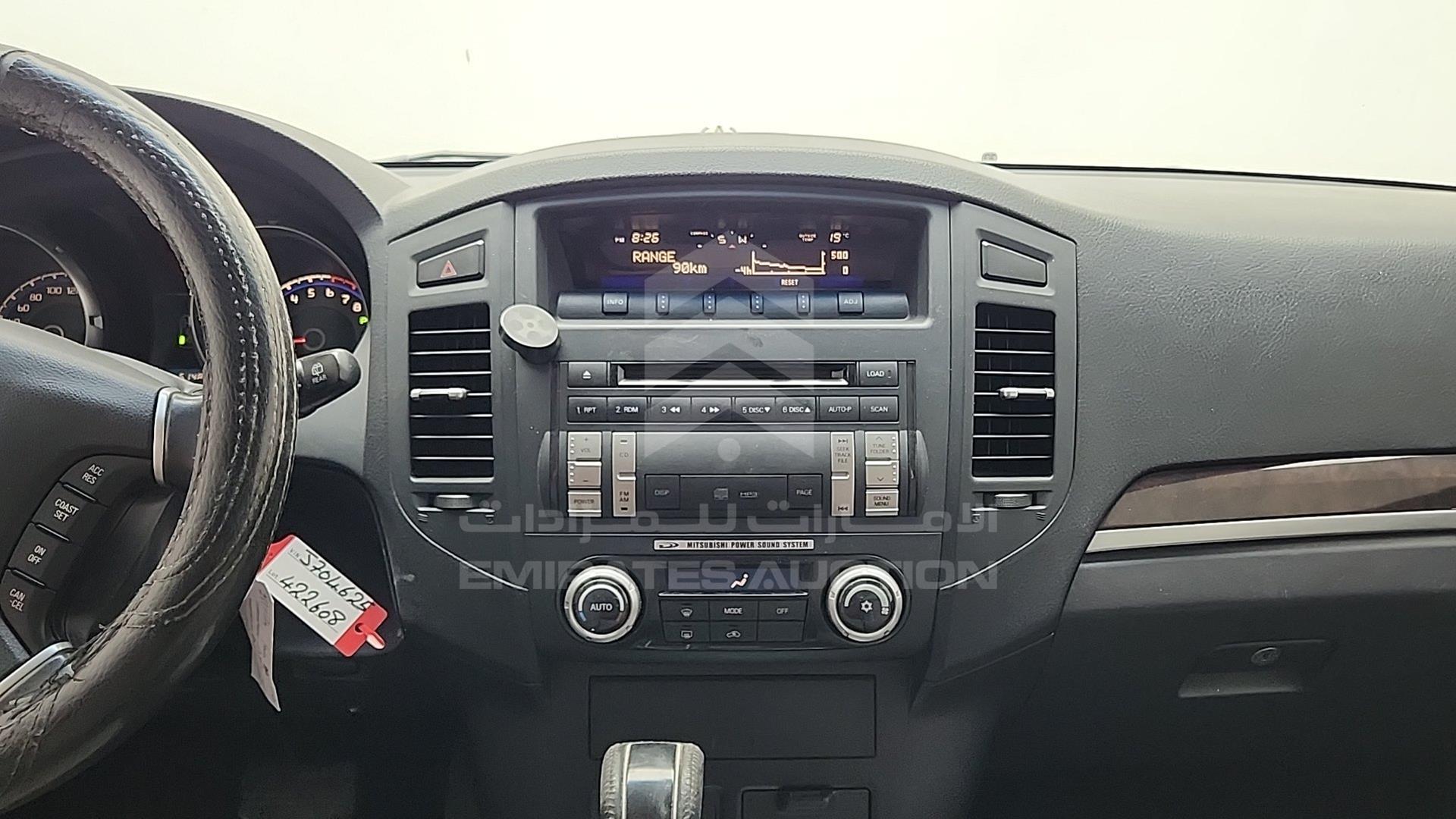 2011 MITSUBISHI PAJERO VIN: JMYMRV85WBJ704625