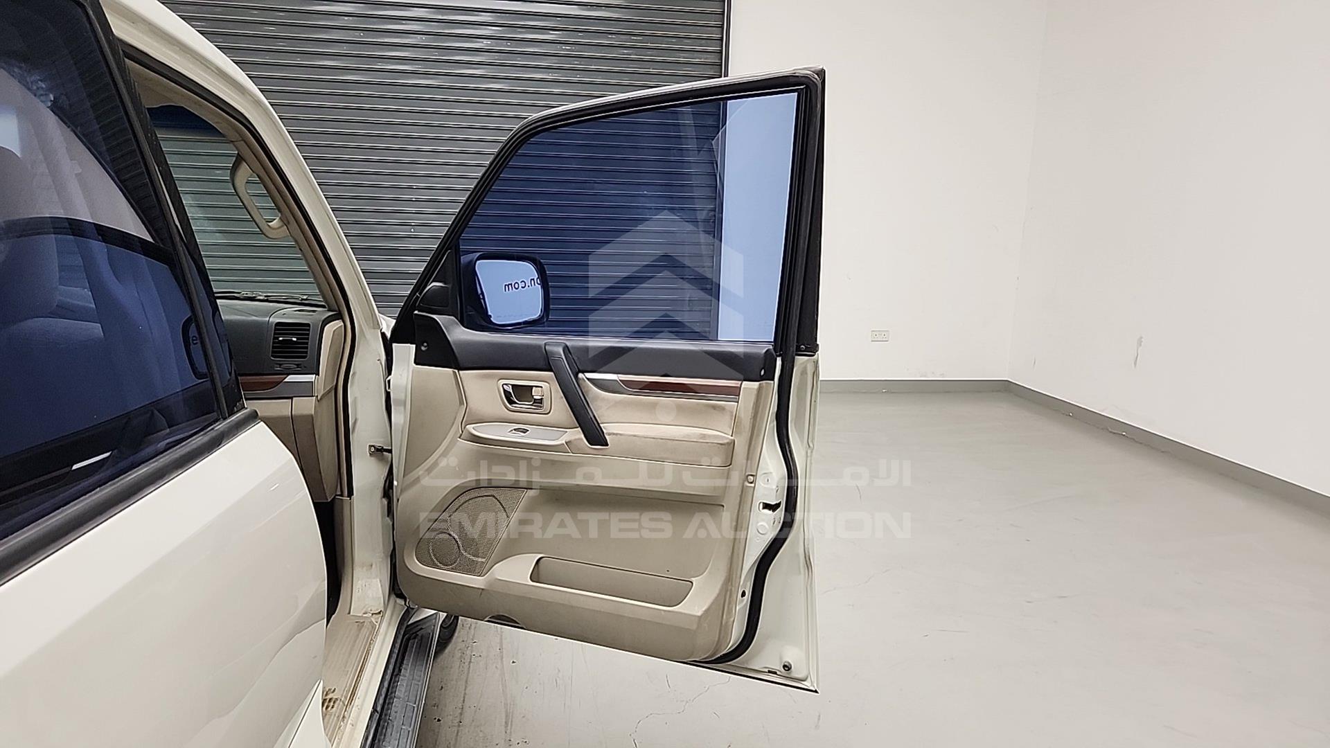 2009 MITSUBISHI PAJERO VIN: JMYLRV93W9J710845