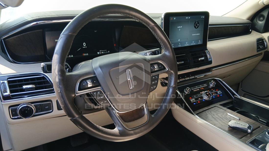 2021 Lincoln Navigator — Steering & Mounted Controls — Photo 14