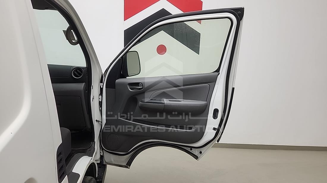 نيسان أورفان 2020 — الباب الأمامي الأيمن — صورة 16