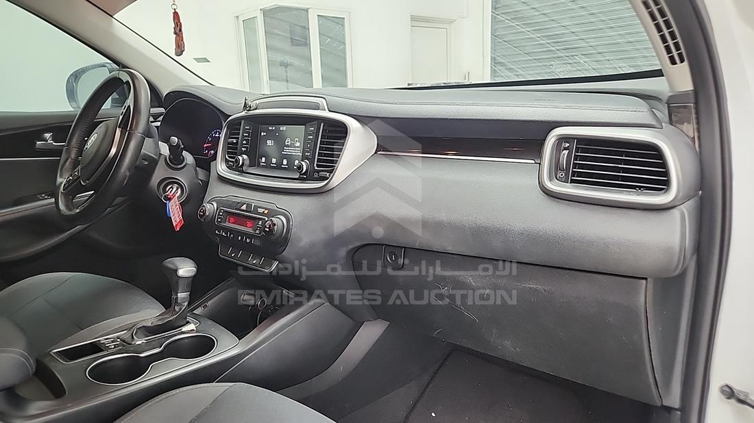 2019 Kia Sorento — Front Right Passenger Dashboard View — Photo 31