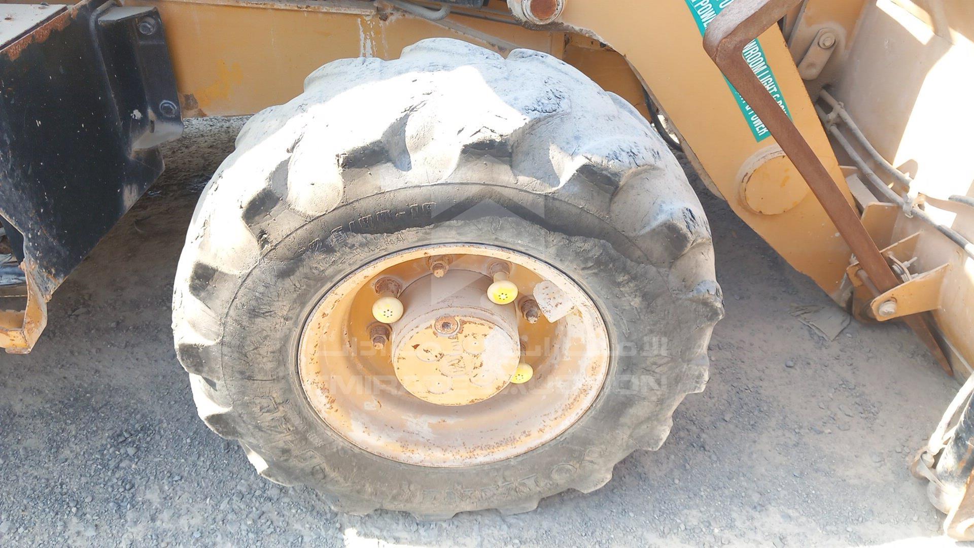 2016 CATERPILLAR 422F VIN: CAT0422FPLYF00460