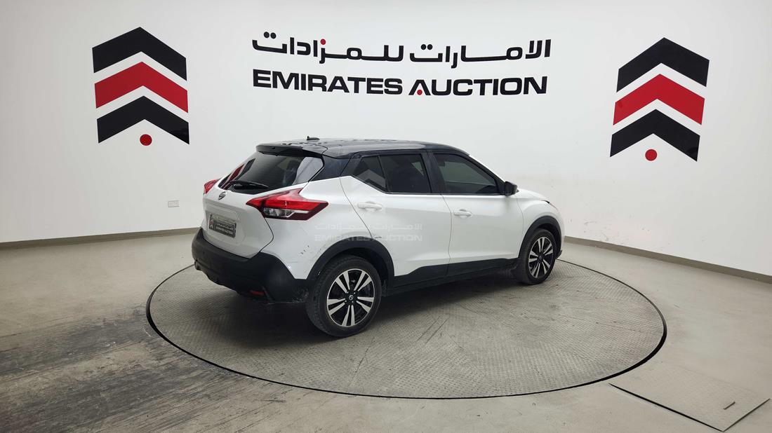 2019 Nissan Kicks — Rear Right Angle — Photo 10