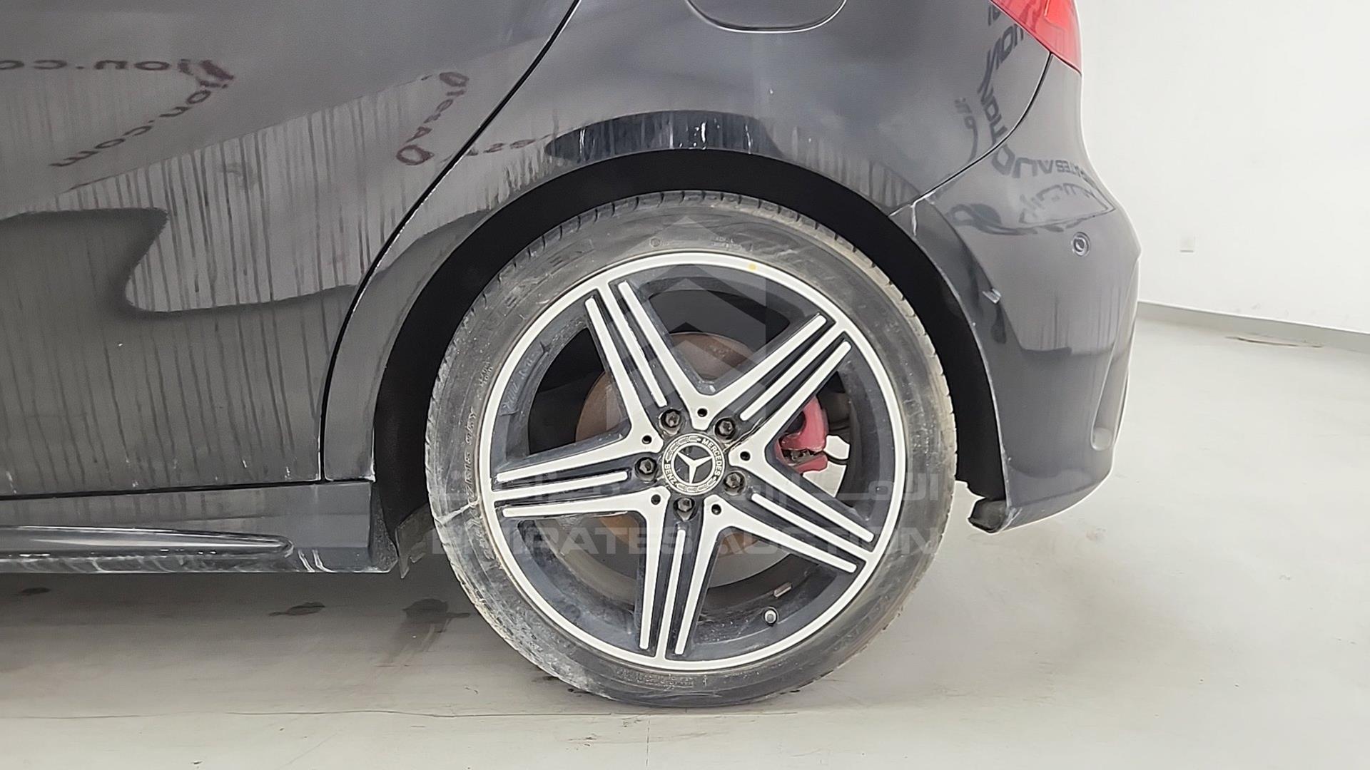 2018 MERCEDES A 250 VIN: WDDBF4EB4JJ734182