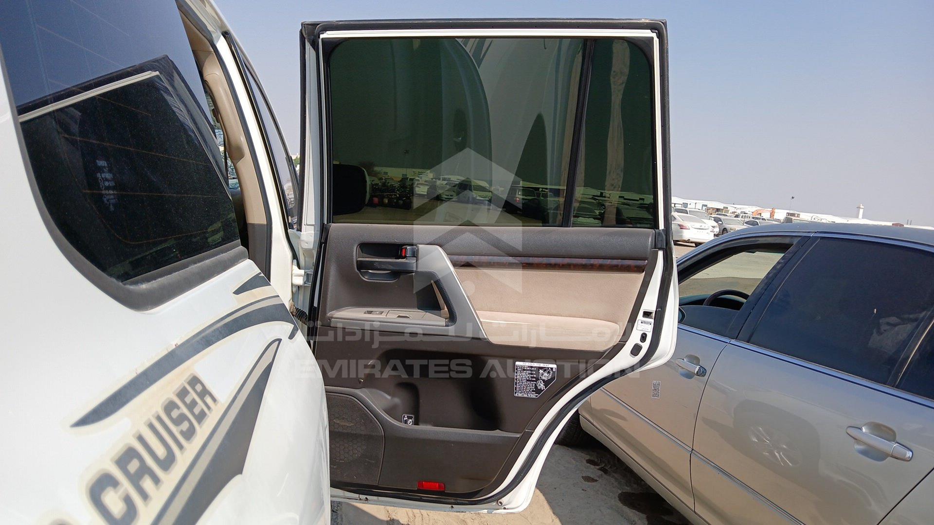 2011 TOYOTA LAND CRUISER VIN: JTMHT09J7B5093031