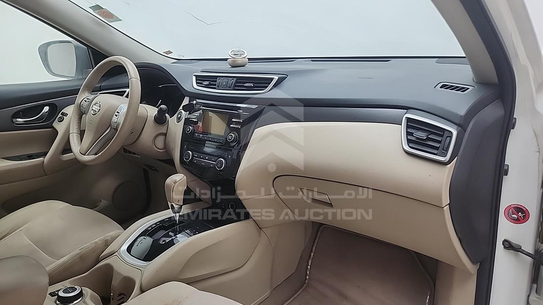 نيسان اكس تريل 2015 — زاوية واجهة الراكب الأمامي الأيمن — صورة 19