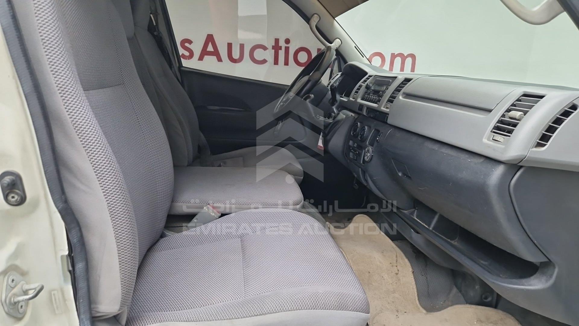 2007 TOYOTA HIACE VIN: JTGJX02P575007665