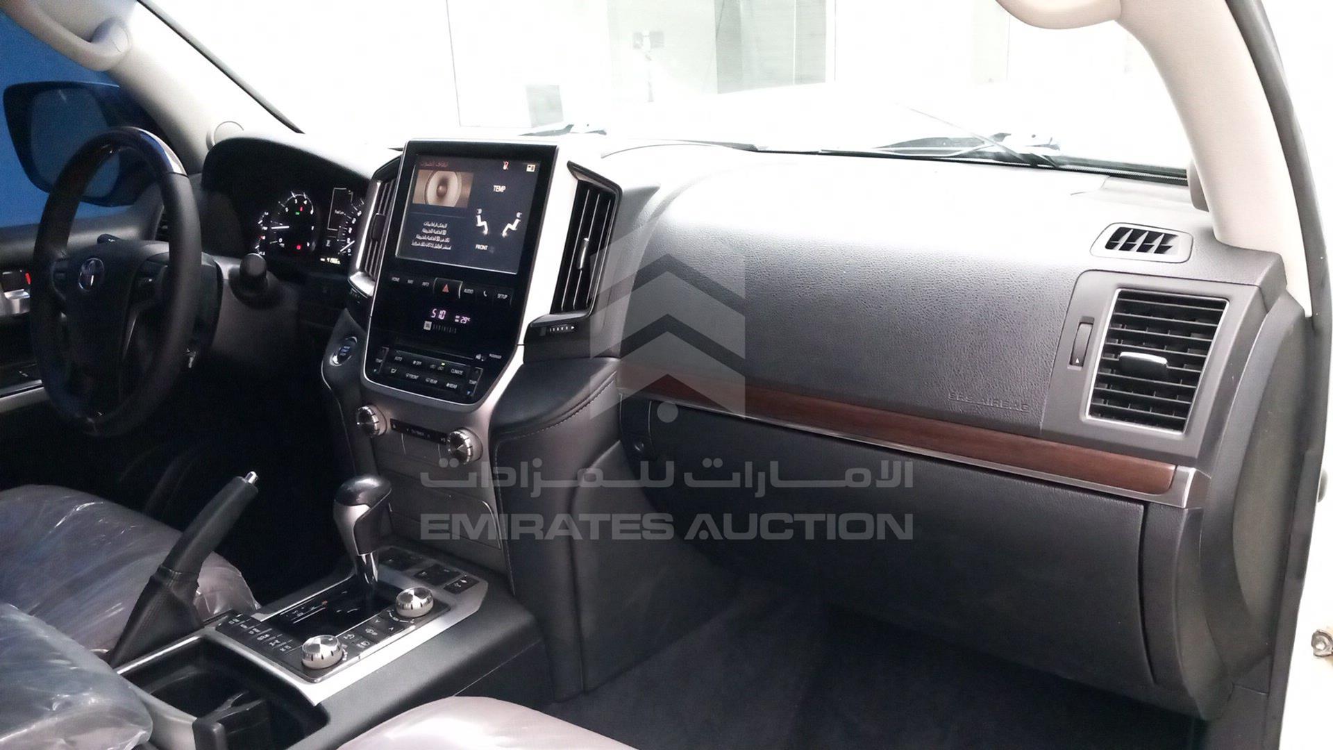 2016 TOYOTA LAND CRUISER VIN: JTMHX05J1G4109165