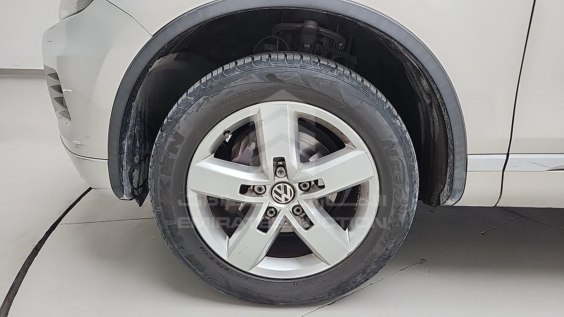 2012 VOLKSWAGEN TOUAREG VIN: WVGBC27P0CD000121