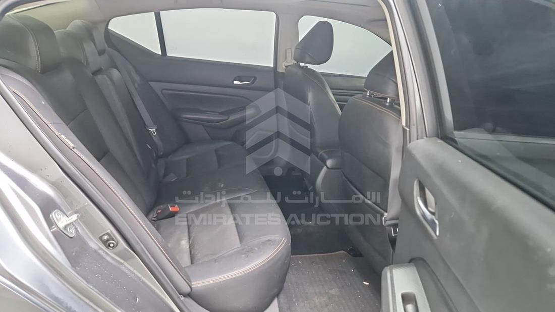 نيسان التيما 2019 — زاوية الراكب الخلفي اليمنى — صورة 29