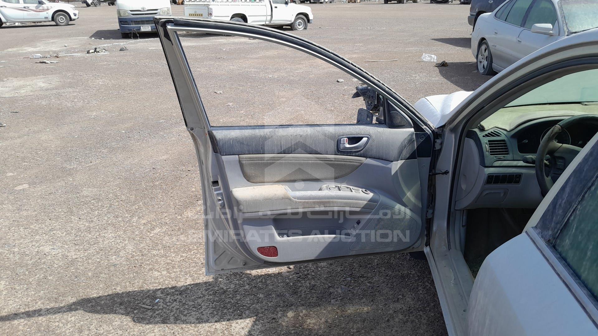 2007 HYUNDAI SONATA VIN: KMHEU41F87A327623