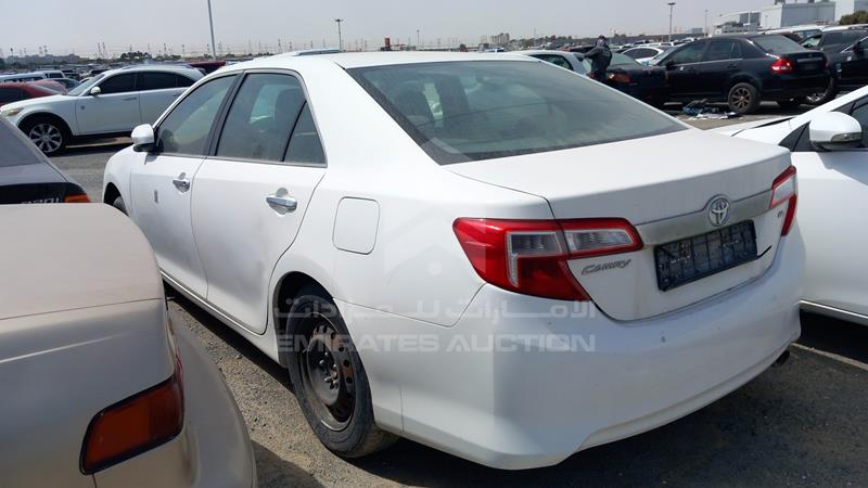 6T1BF9FK0CX386855 Auction: EmiratesAuction Lot: 403871 6T1BF9FK0CX386855 Toyota Camry 2012 WHITE Photo 7