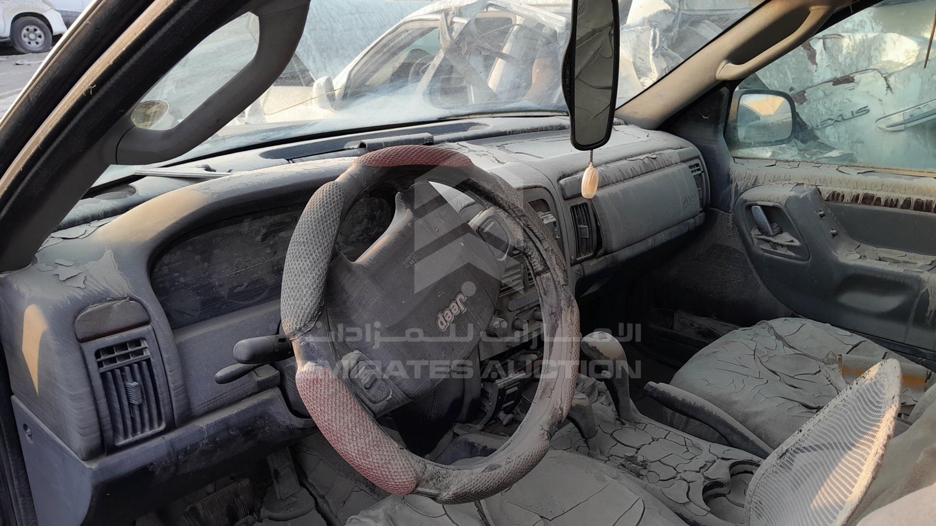 2004 JEEP GRAND CHEROKEE VIN: 1J8G268J74Y132147