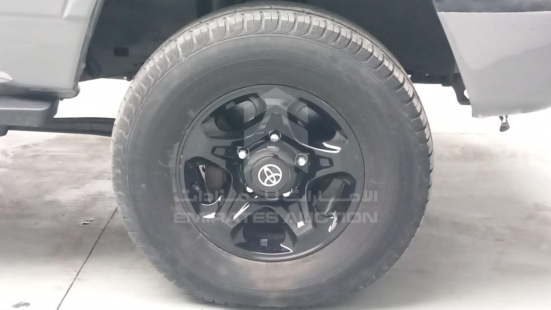 2016 TOYOTA LAND CRUISER VIN: JTFLU71J2G7037416