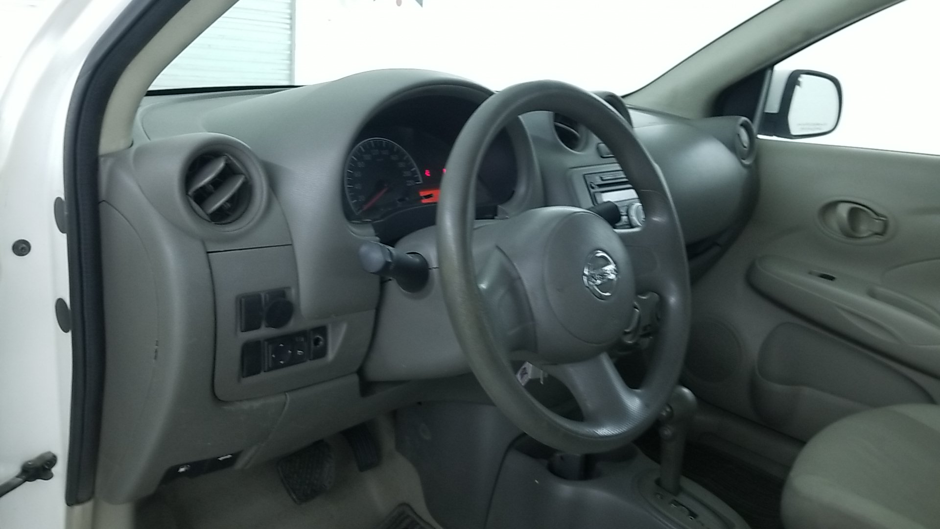 2014 Nissan Sunny for sale in UAE | 281424
