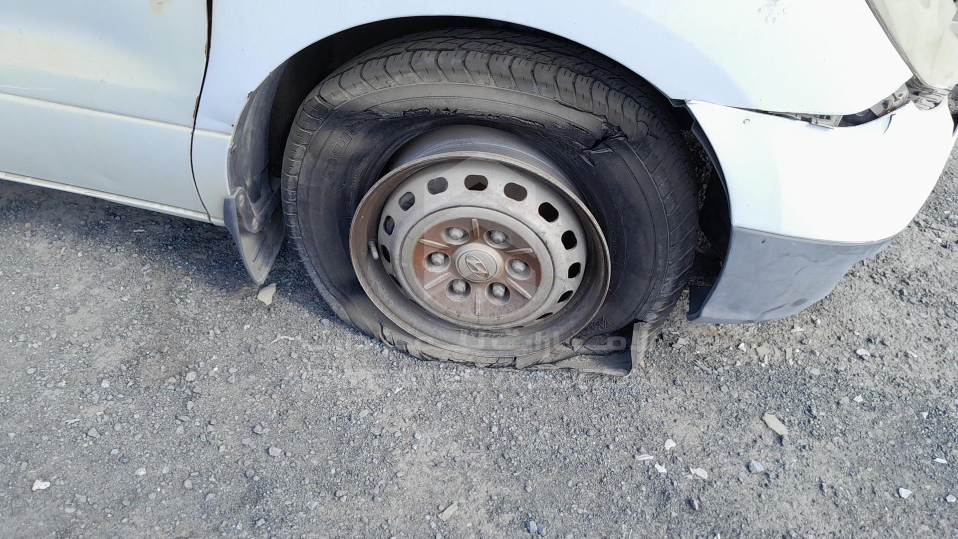 2011 HYUNDAI H1 VIN: KMJWA37R3BU282315