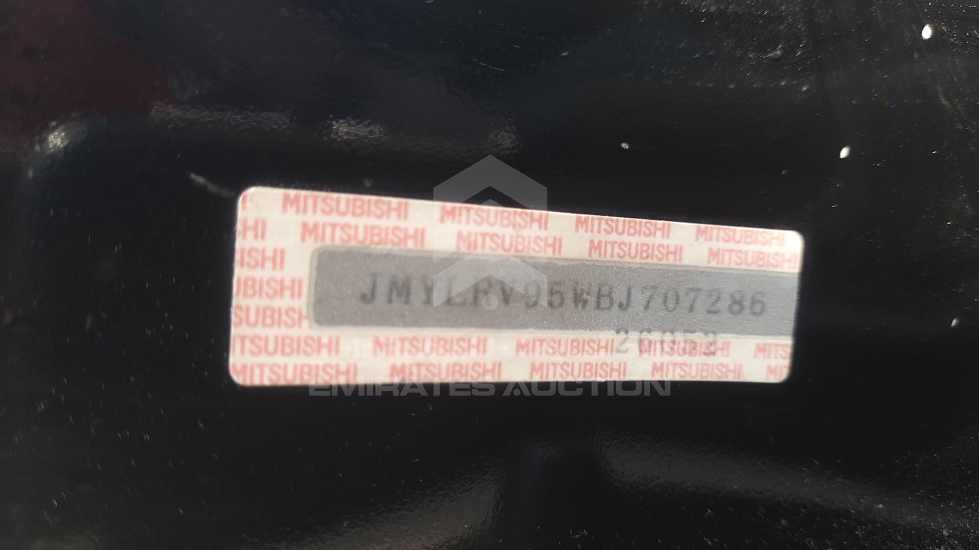 2011 MITSUBISHI PAJERO VIN: JMYLRV95WBJ707286