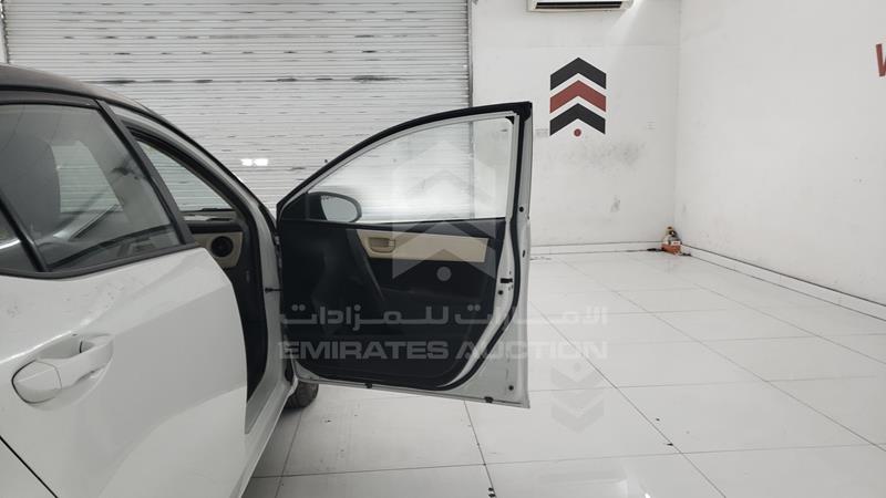 RKLBB9HE6H5191870 Auction: EmiratesAuction Lot: 404121 RKLBB9HE6H5191870 Toyota Corolla 2017 WHITE Photo 24