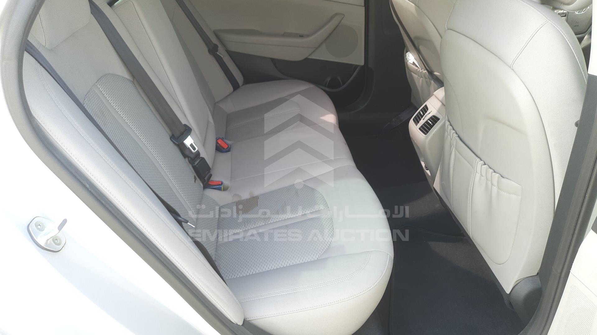 2016 HYUNDAI SONATA VIN: KMHE241G2GA122507