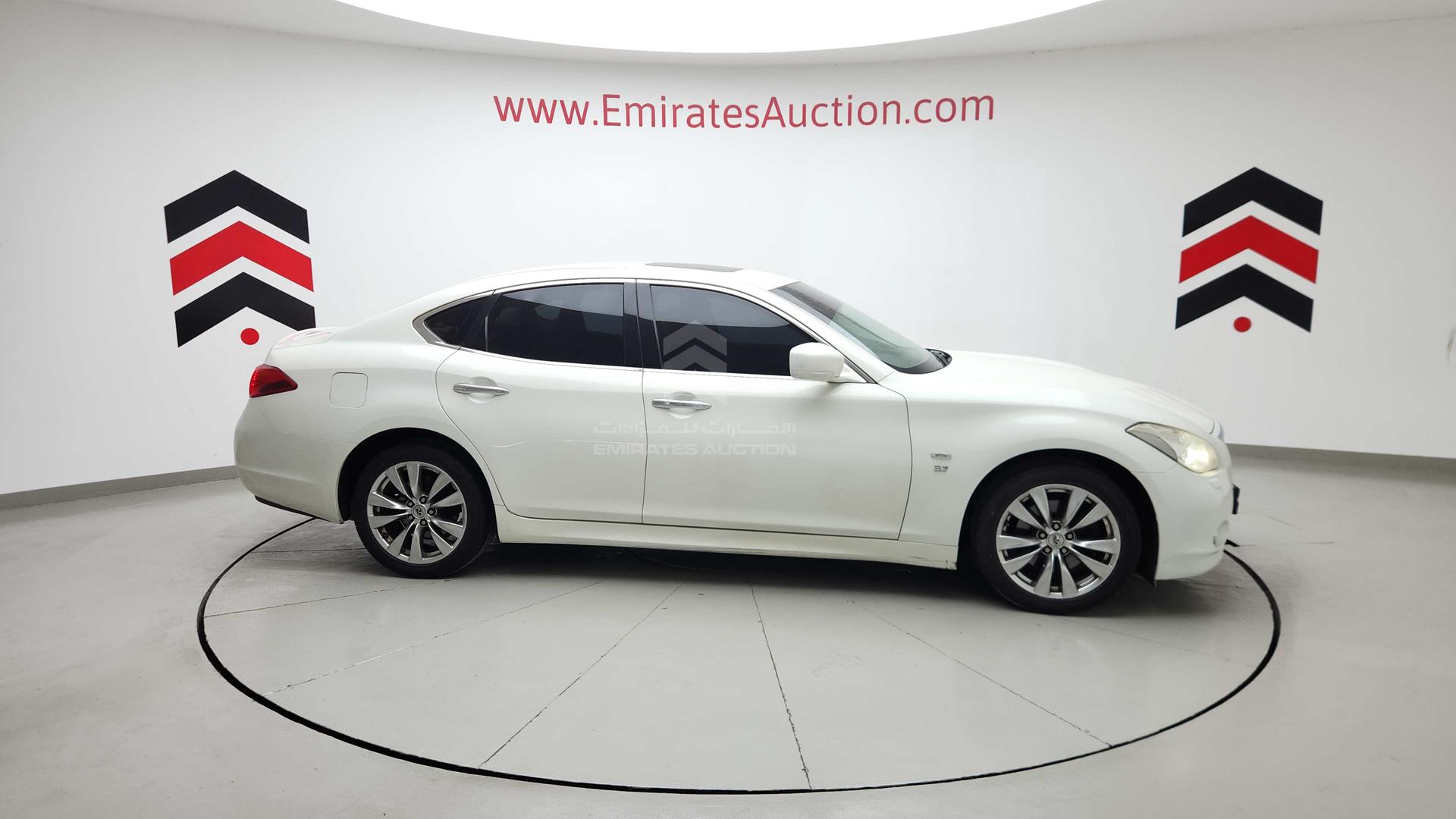 2014 INFINITI Q70 VIN: JNKBY1AP2EM300169