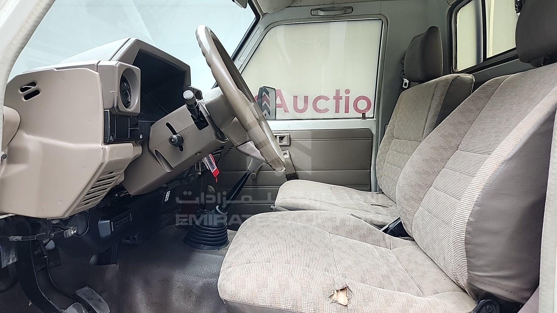 2008 TOYOTA LAND CRUISER PICKUP VIN: JTFLJ71J888015795