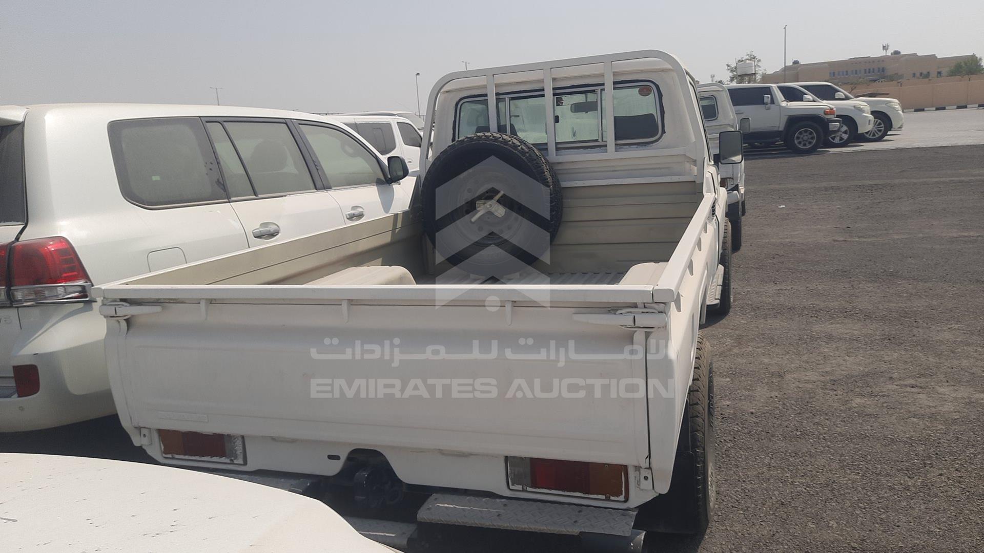 2000 TOYOTA LAND CRUISER PICKUP VIN: JTFLJ71J4Y8000999