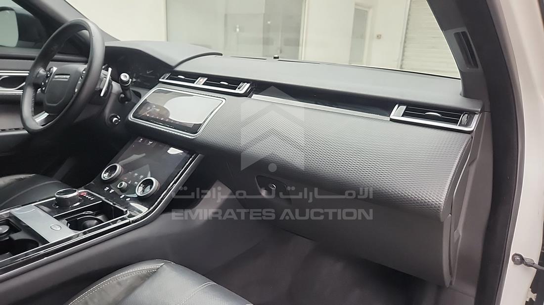 رنج روفر ?يلار 2020 — زاوية واجهة الراكب الأمامي الأيمن — صورة 31