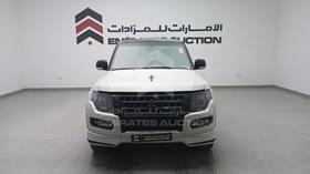 2020 Mitsubishi Pajero — Full Front View — Photo 1 — Thumbnail