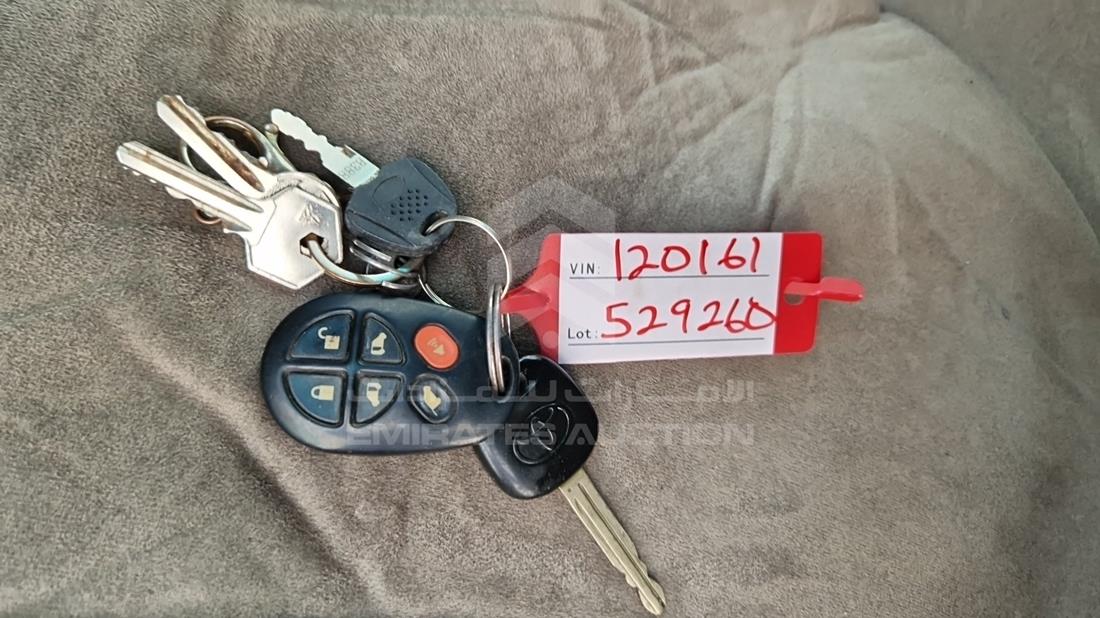 2004 Toyota Sienna — Keys — Photo 5