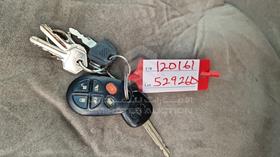 2004 Toyota Sienna — Keys — Photo 5 — Thumbnail