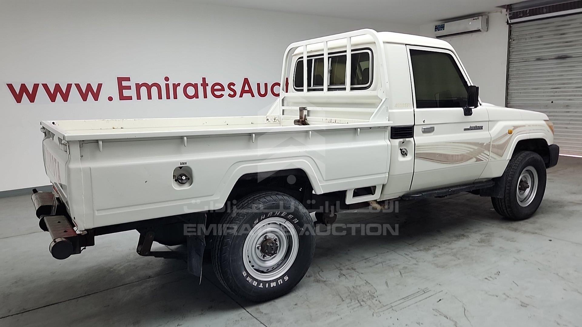 2008 TOYOTA LAND CRUISER PICKUP VIN: JTFLJ71J888015795