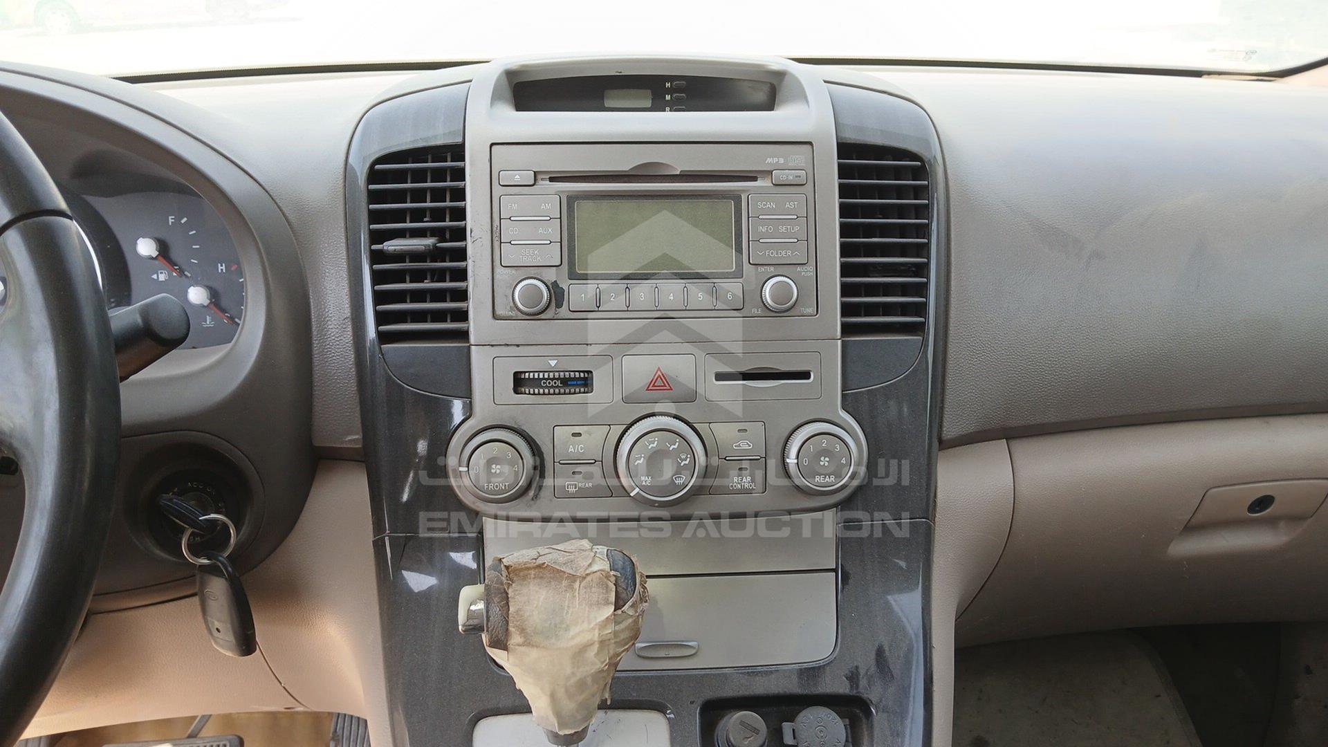 2011 KIA CARNIVAL VIN: KNAMH8176B6368474