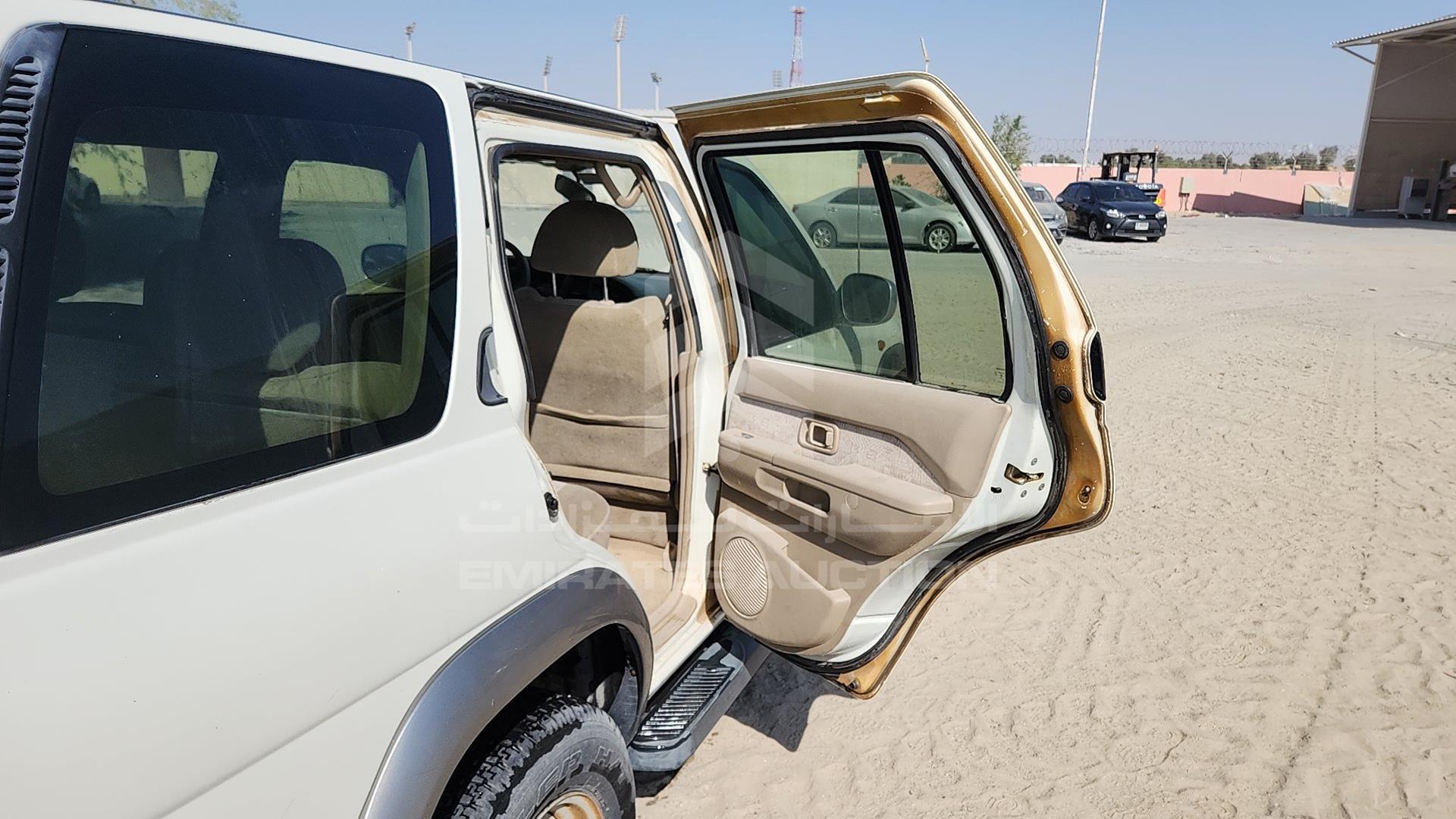 2002 NISSAN PATHFINDER VIN: JN8AR05Y22W523968