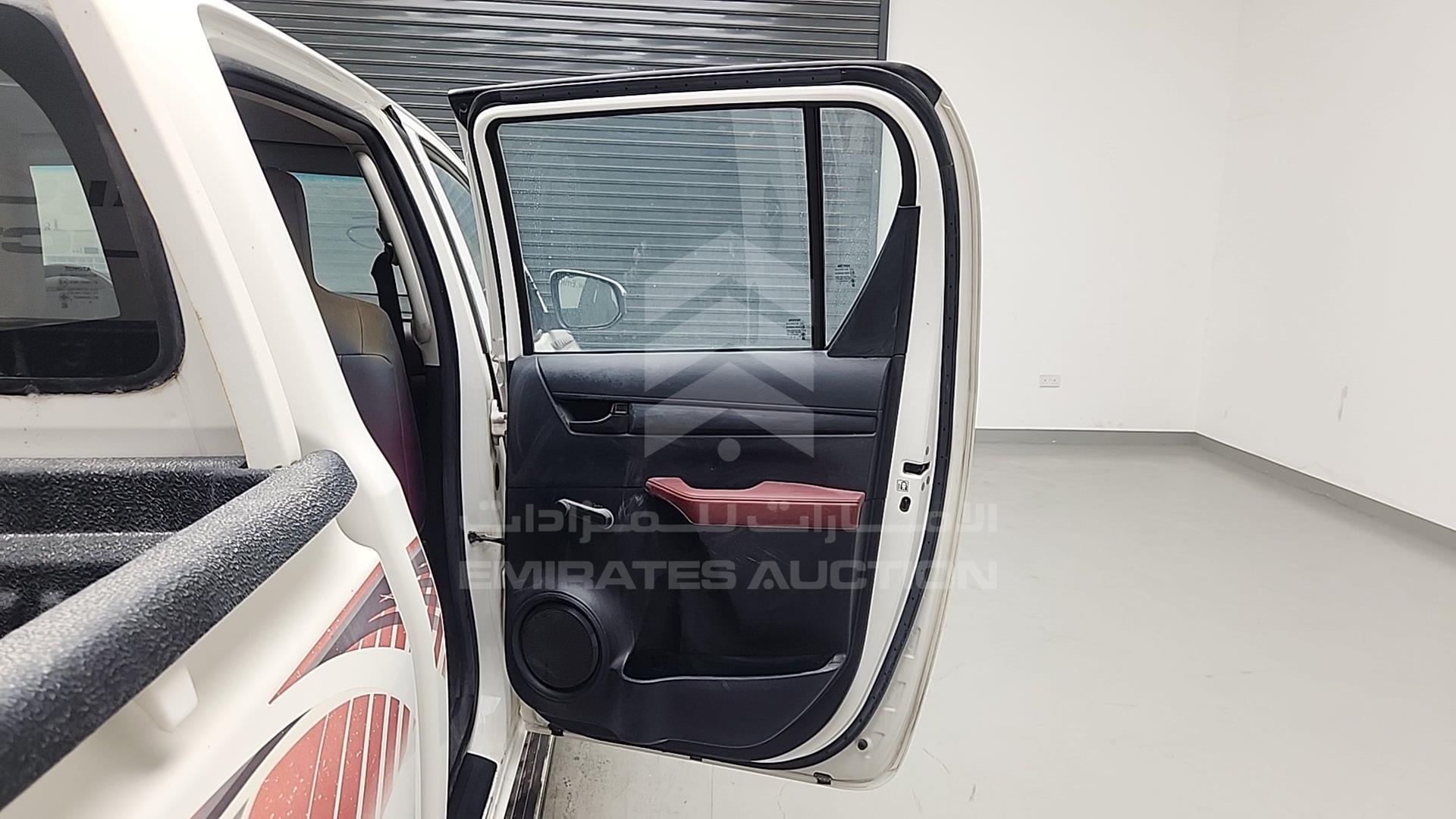 2016 TOYOTA HILUX VIN: MR0DX6CD4G0201541