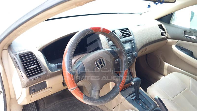 VIN: JHMCM56563C403354 Auction: EmiratesAuction Lot: 404966 VIN: JHMCM56563C403354 Honda Accord 2003 WHITE Photo 12