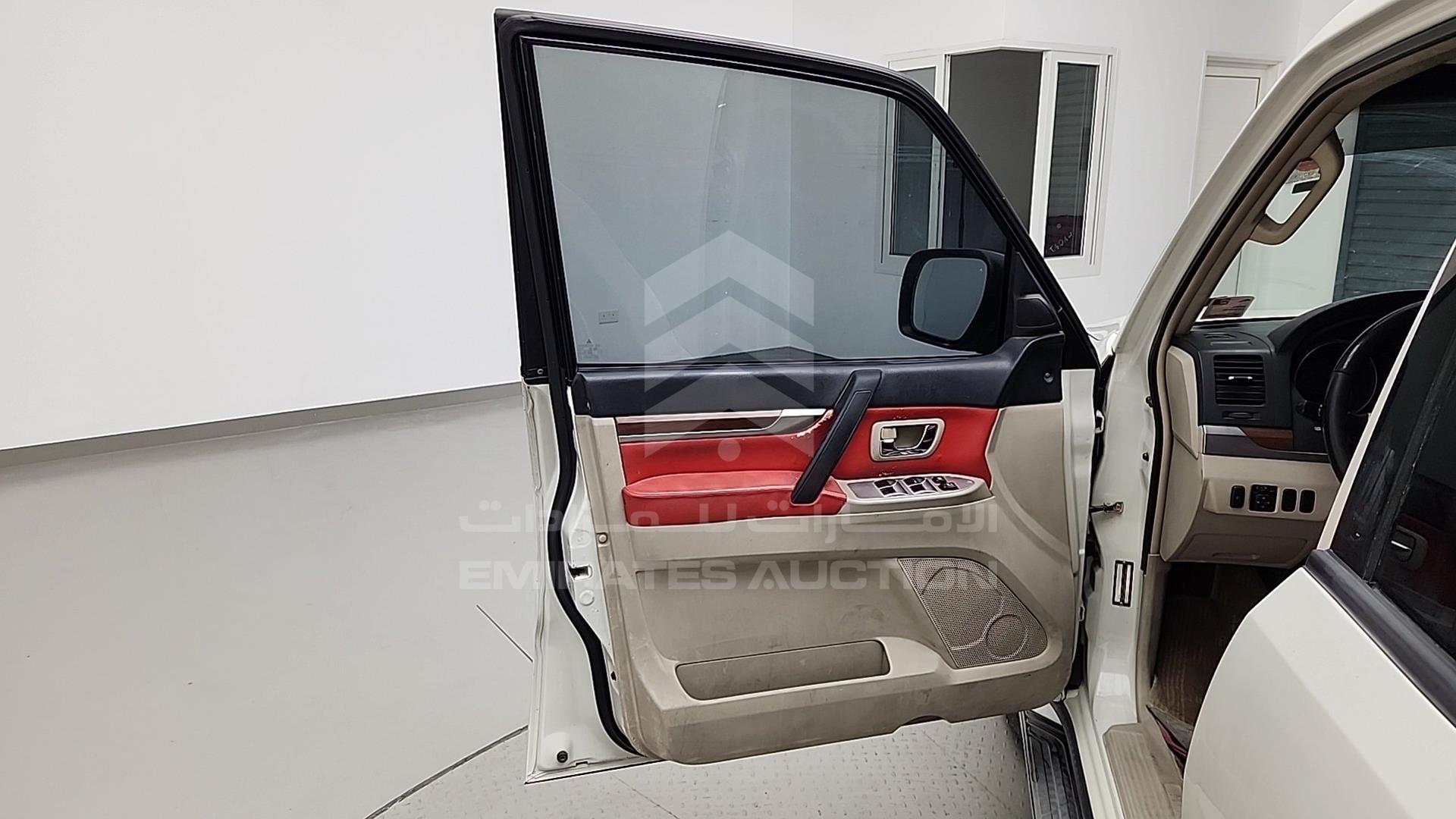 2009 MITSUBISHI PAJERO VIN: JMYLRV93W9J703606