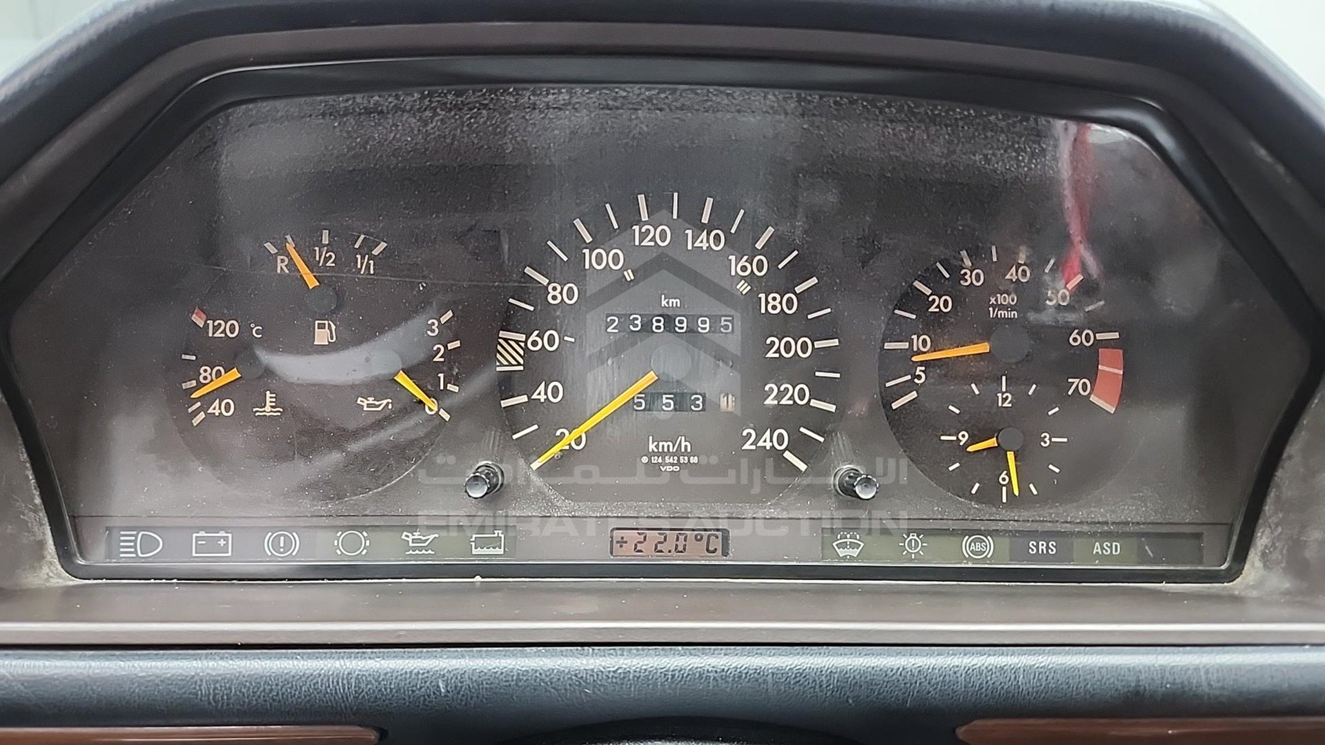 1992 MERCEDES E 300 VIN: WDB1240301B701480