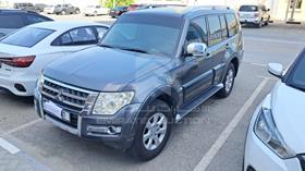 2017 Mitsubishi Pajero — Front Left Angle — Photo 4 — Thumbnail
