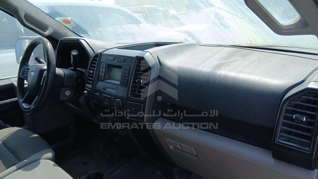 فورد اف 150 2019 — زاوية واجهة الراكب الأمامي الأيمن — صورة 26