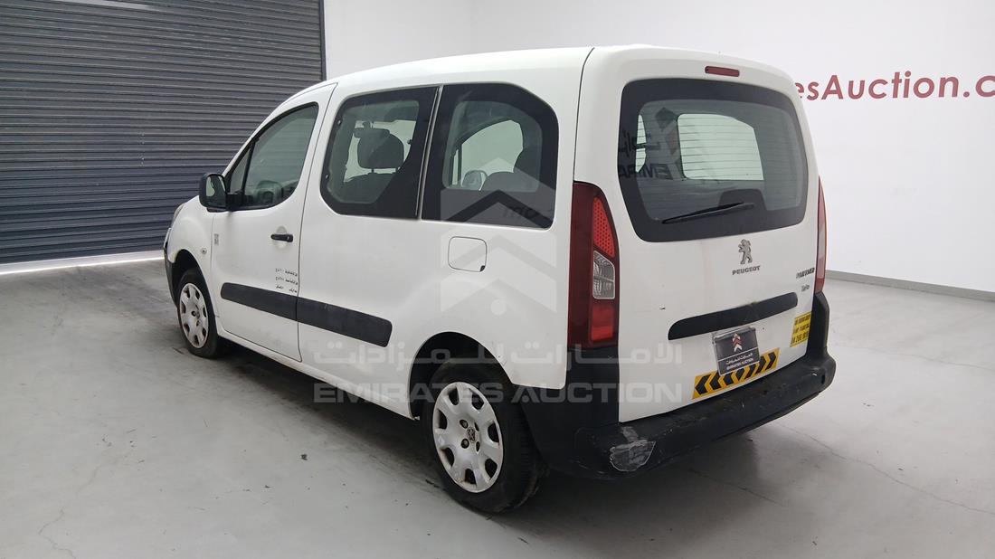 2015 Peugeot Partner — Rear Left Angle — Photo 7